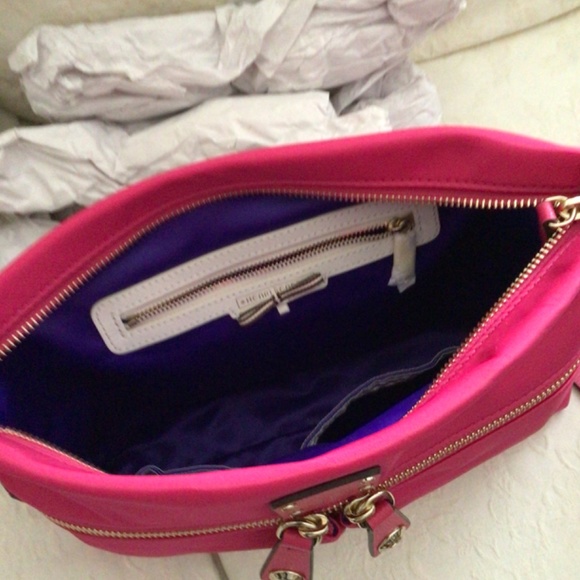 Henri bendel crossbody bag pink nylon new condition light an cute - Picture 4 of 4